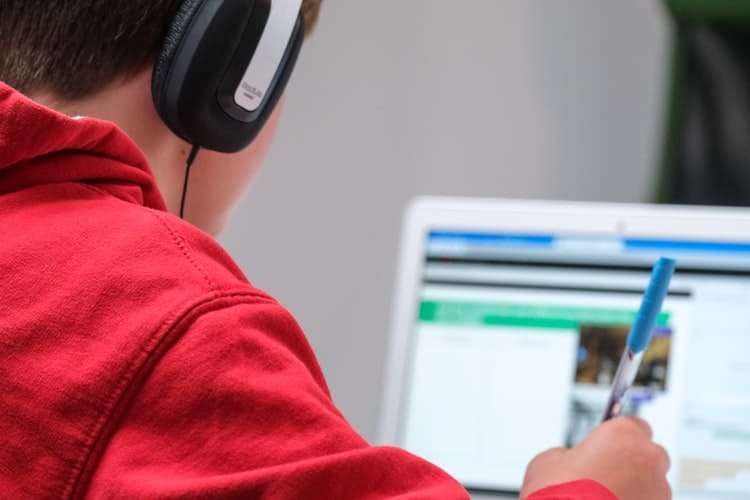 Choosing the right (affordable) device for your child’s e-learning